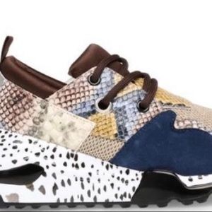 Mint condition comes with a purse for 20.00 Extra